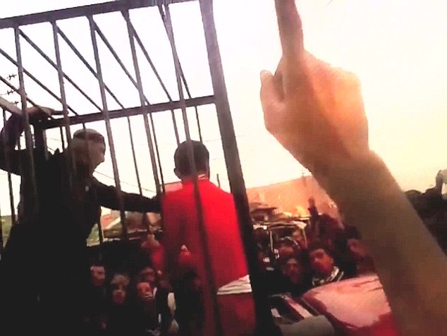 ISIS Parades 17 Kurdish Fighters in Cages to be Burned Alive Like Jordanian Pilot