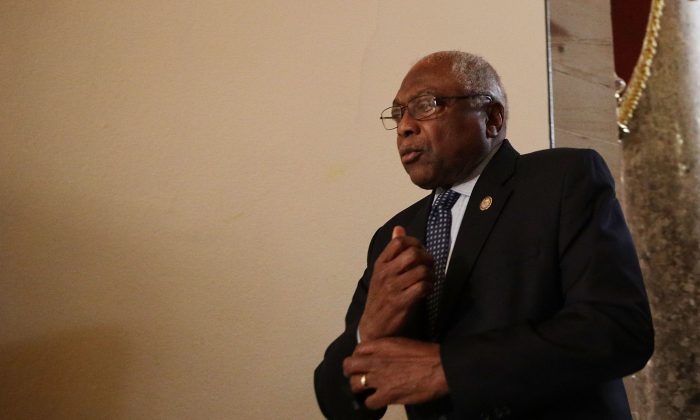 Senior Democrat Who Compared Trump To Hitler Formerly Collaborated With Fidel Castro