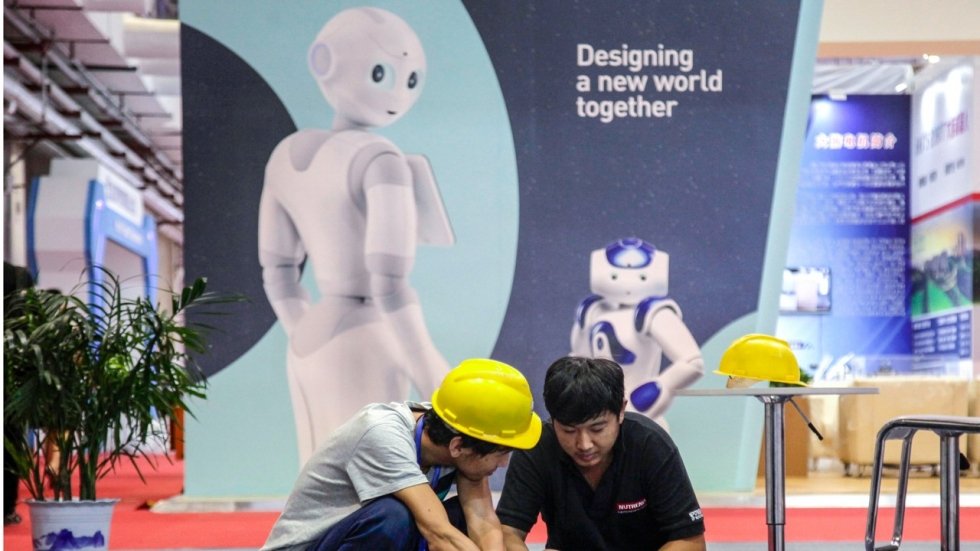 Apple Bans 39,000 Apps After Demands By The CCP